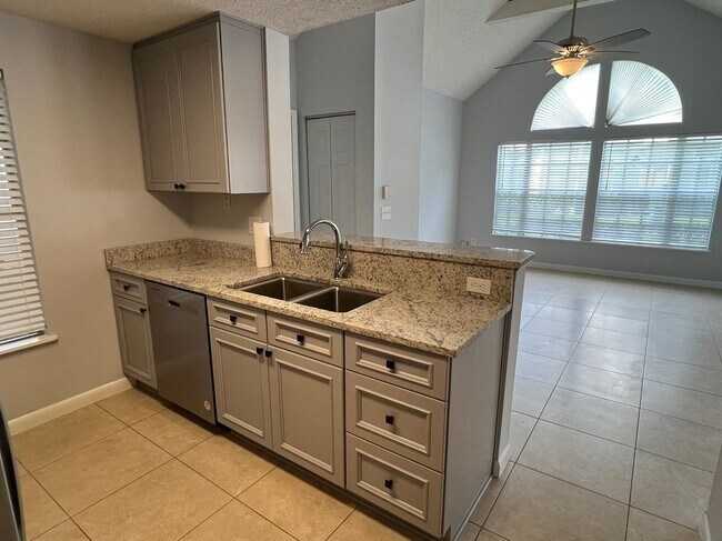 Foto del edificio - 12135 Armenia Gables Cir