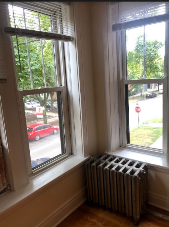 Corner Living Room view - 1620 W Roscoe St