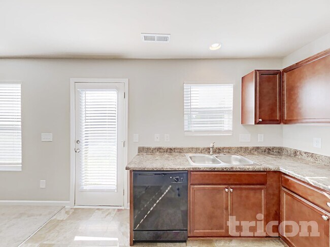 Building Photo - 325 Emilies Crossing Way