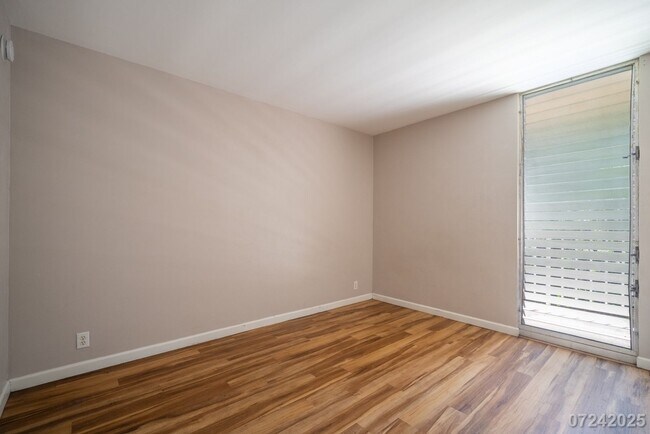 Foto del edificio - 2 Bed 1 Bath in Waikalani Woodlands