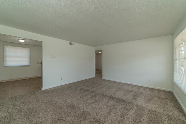 Foto del edificio - 2506 E 25th St
