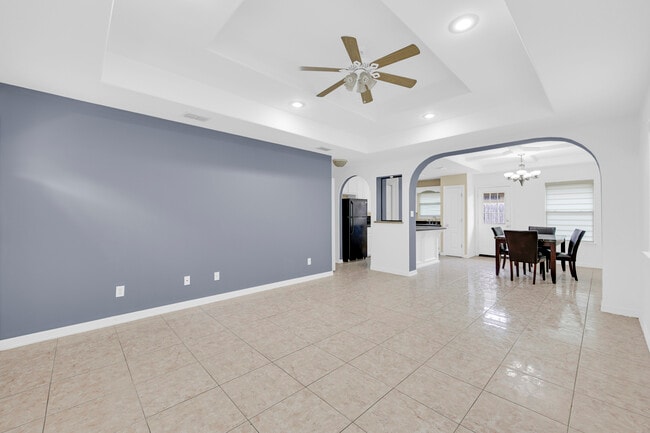 Building Photo - 1805 W Bronze St