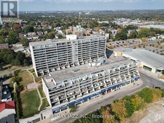 Building Photo - 50-550 Richmond St E