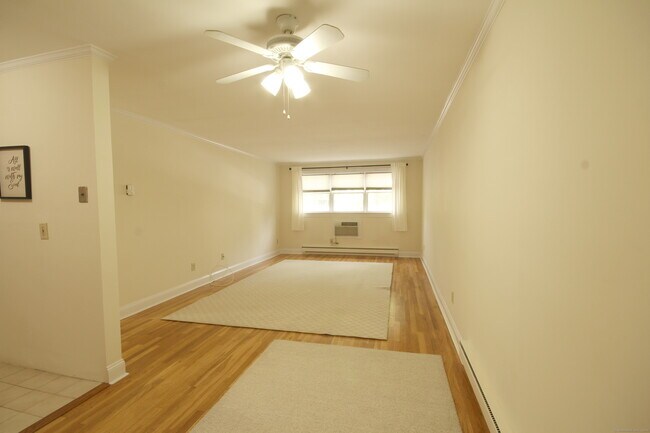 Foto del edificio - 637 Cove Rd