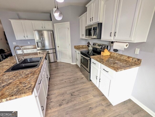 Building Photo - 215 Brooklet Cir