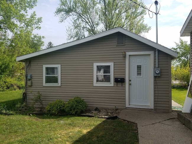 La cabaña en 103 W. 12th St., Winona Lake - 103 12th W St