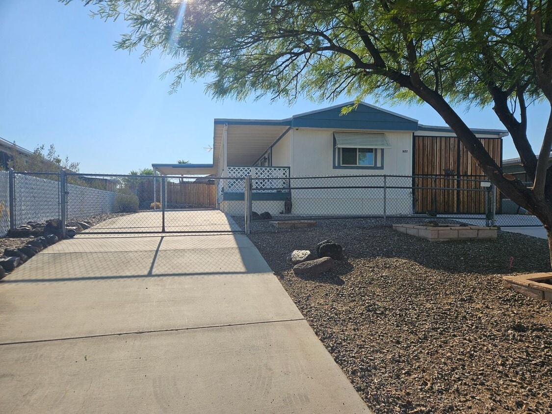 Primary Photo - 2 bed/2 bath Manufactured Home in Desirabl...