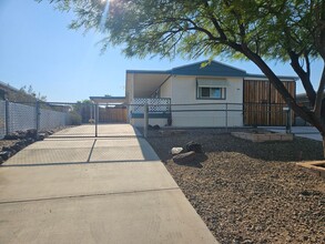 Building Photo - 1622 Yale Dr