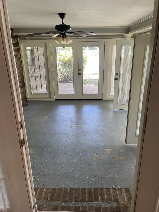 Back porch off of sunroom - 21 Bannister Ln