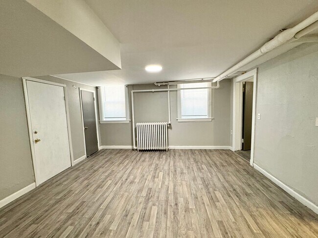 Building Photo - 123 S 39th St