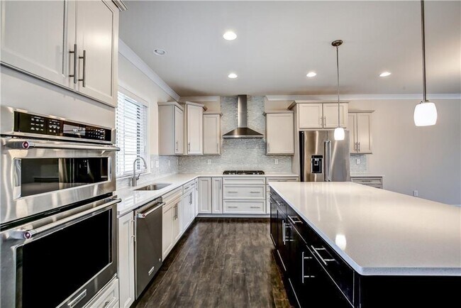 Foto del edificio - 827 Stone Ridge Ln NE