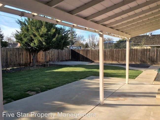 Building Photo - 4 br, 2 bath House - 1441 Rose Ave