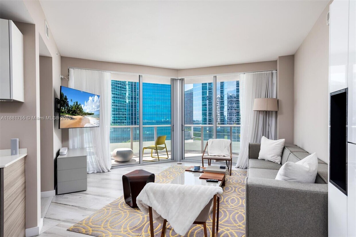 Foto principal - 1300 Brickell Bay Dr