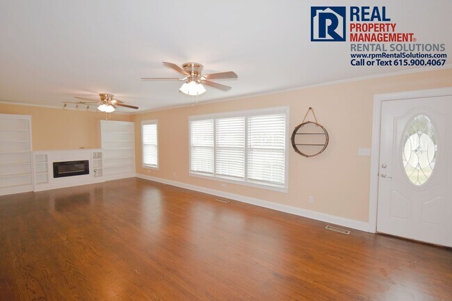 Foto del edificio - Adorable 4BD all brick home! Washer and dryer included!
