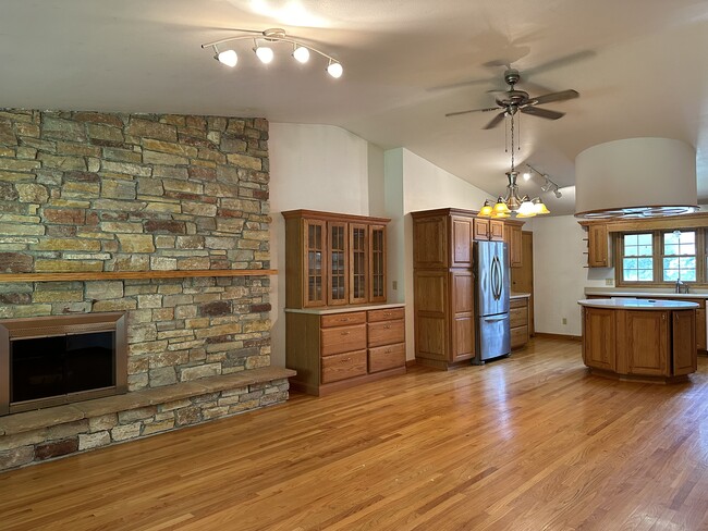Building Photo - 6212 Strathmore Ln