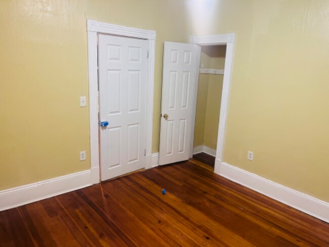 Building Photo - 36 Huntington St