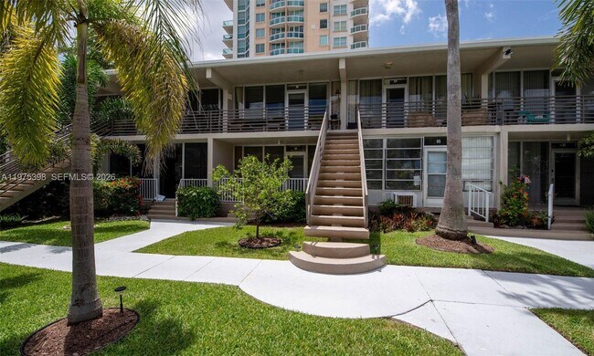 Foto del edificio - 901 N Birch Rd