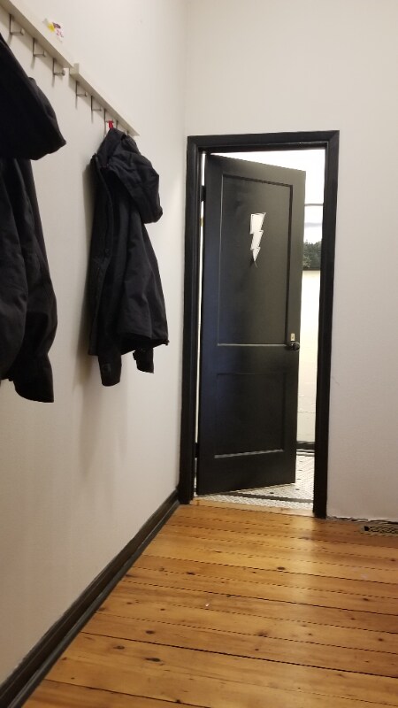 Foto del edificio - 747 Fawcett Ave