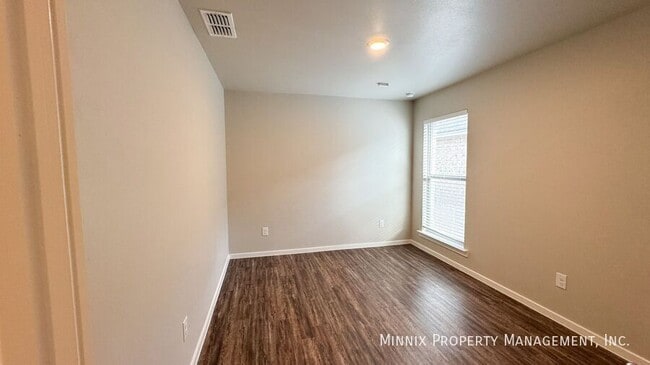 Building Photo - 2107 Langford Ave
