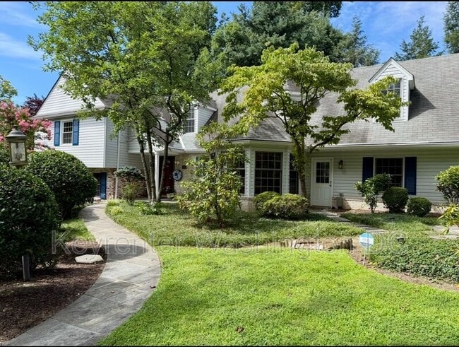 Photo - 1995 Lancashire Dr House