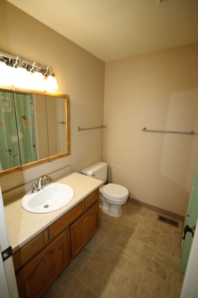 Foto del edificio - 3 Bedroom Centrally Located Condo!