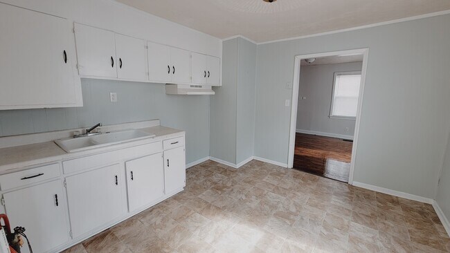 Building Photo - 240 Whispering Pines Ter