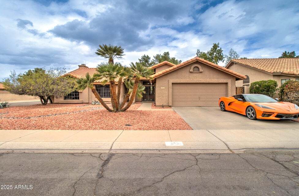 Primary Photo - 372 W Larona Ln