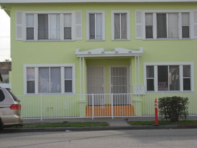 Front - 828 E 10th St