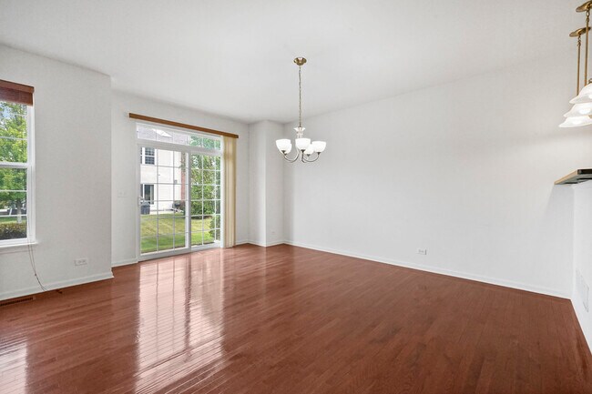 Building Photo - 10S458 Carrington Cir
