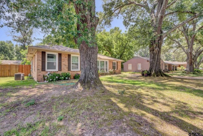 Building Photo - 1112 N Azalea Dr