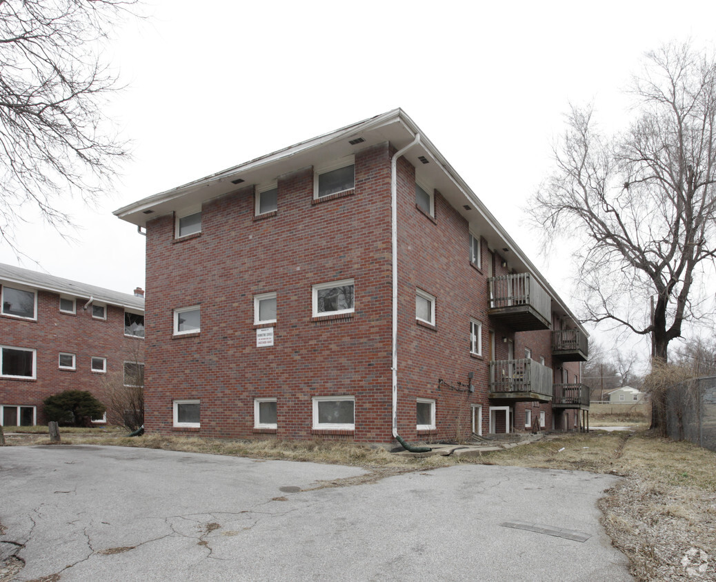 Building Photo - Silverado Apartments