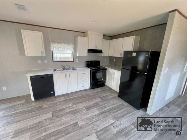 Foto del edificio - 8535 Mathews Rd