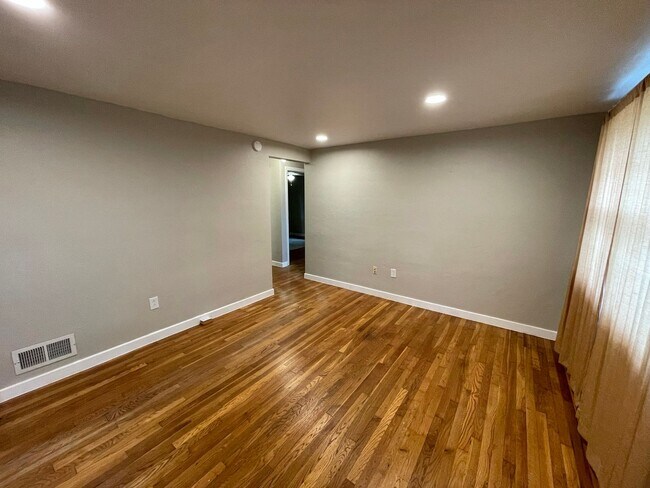Foto del edificio - 157 Merritt Ave