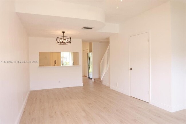 Building Photo - 16686 Hemingway Dr