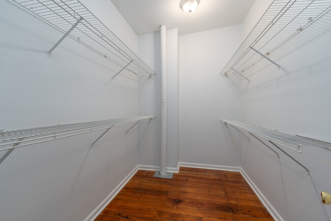 Building Photo - 926 S Hanover St