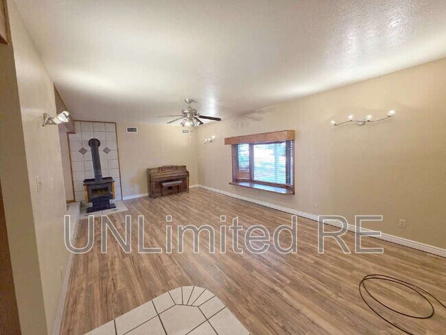Foto del edificio - 2589 N Oakmont Dr