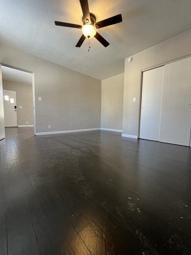 Foto del edificio - 1125 E 5th St
