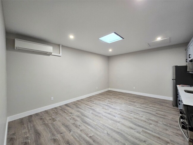 Building Photo - 145 Jericho Tpke