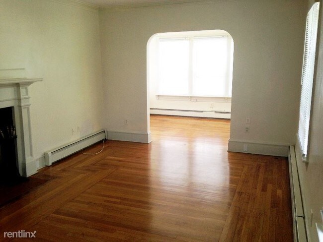 Building Photo - 2 br, 1 bath Apartment - 29 Ogden St 2 Unit 2