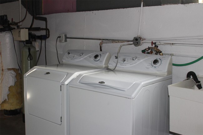 Foto del edificio - 7N343 Sycamore Ave