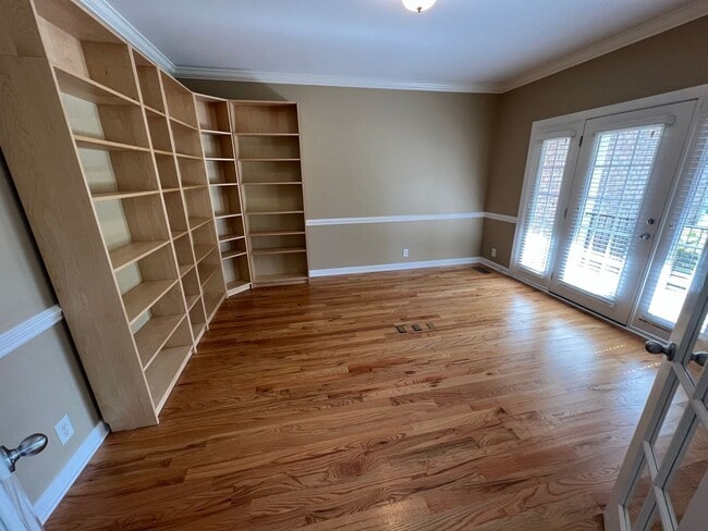 Building Photo - 4 Bed, 3.5 Bath Home w/  3 Car Garage in W...