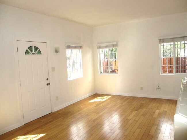 Building Photo - 1204 N Citrus Ave