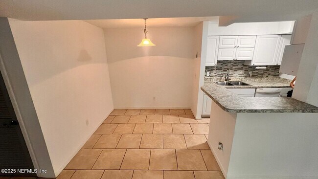 Building Photo - 10200 Belle Rive Blvd