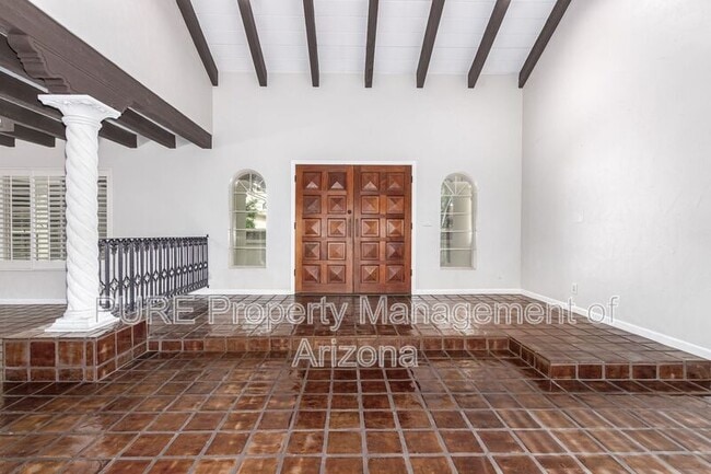 Building Photo - 6701 N Scottsdale Rd