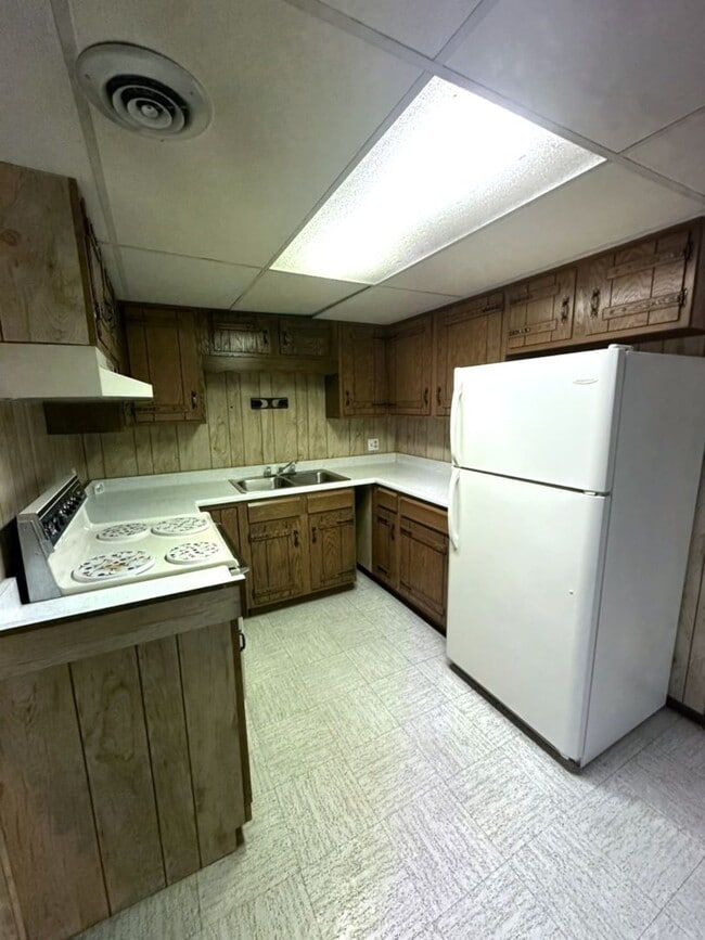 Building Photo - 825 W Arapahoe Ave