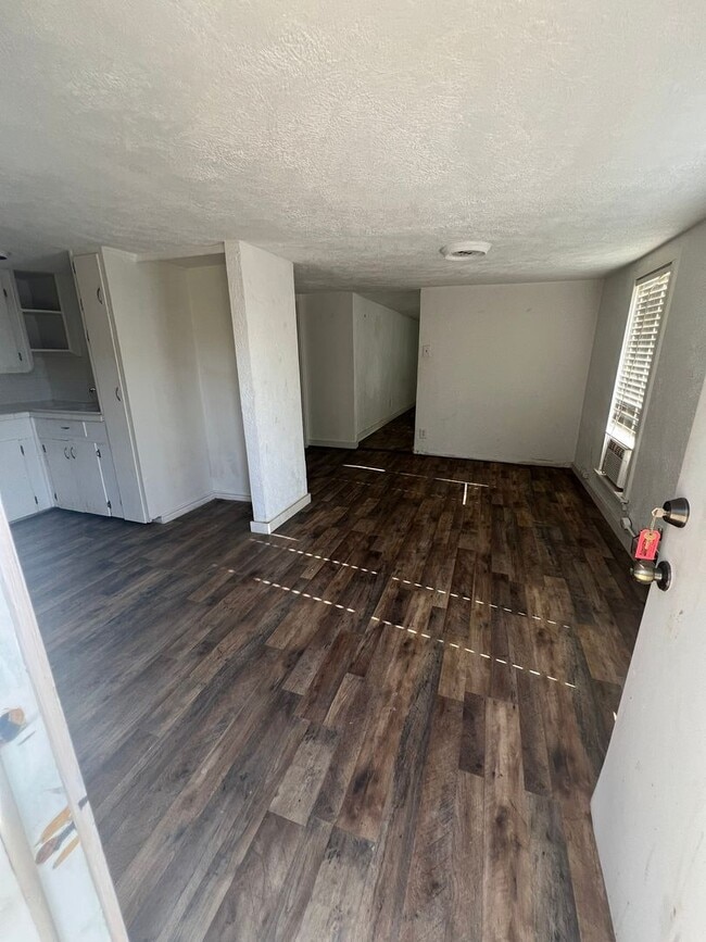 Building Photo - Six Month Lease