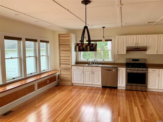 Building Photo - 33 N Howells Point Rd