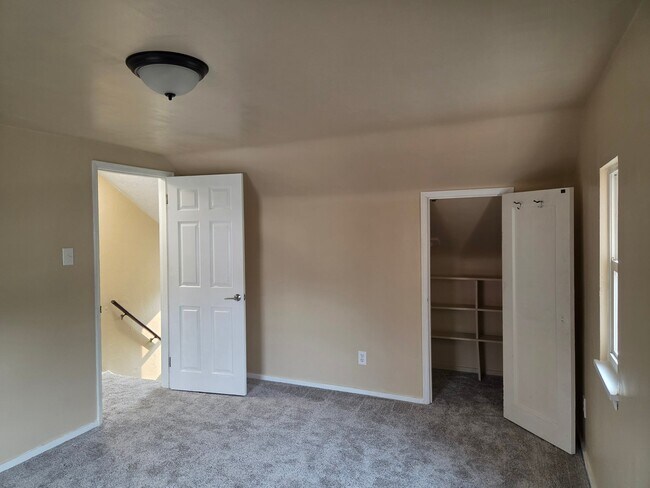 Foto del edificio - 5272 Fieldcrest Dr