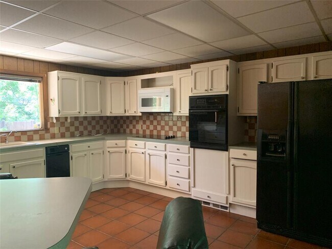 Building Photo - 718 Byrd Dr