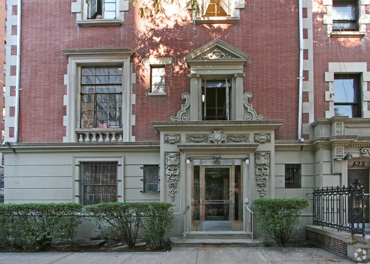 Building Photo - 621 West End Ave